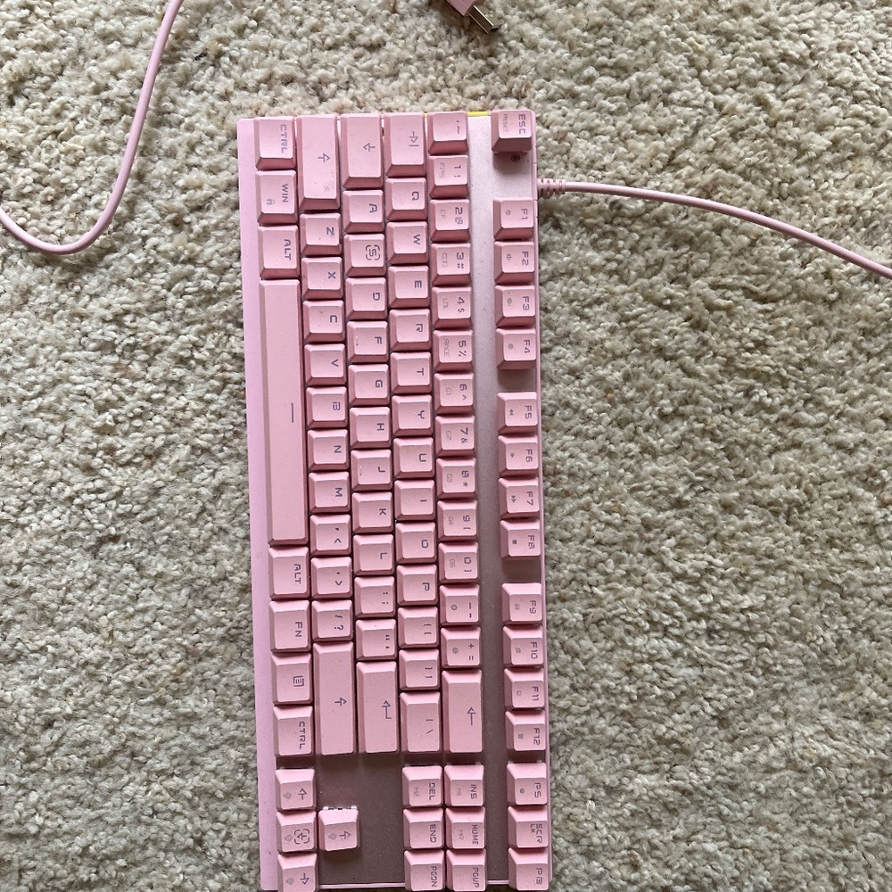 Motospeed Pink Sk64 keyboard